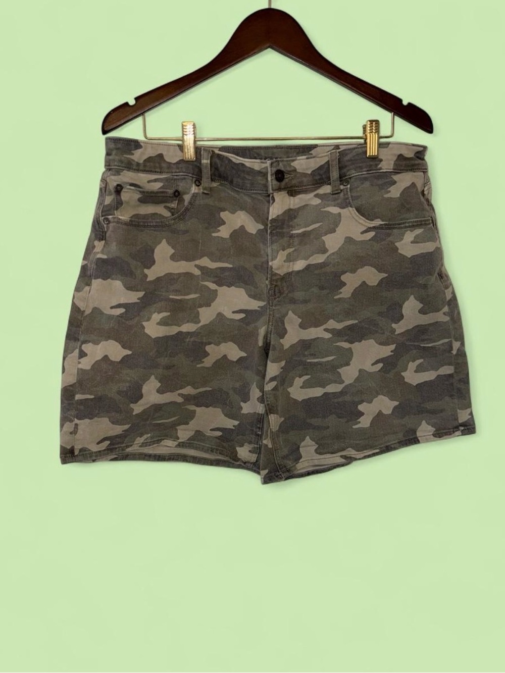 Camo Low-Waist Women’s Shorts - Olive Green Camouflage